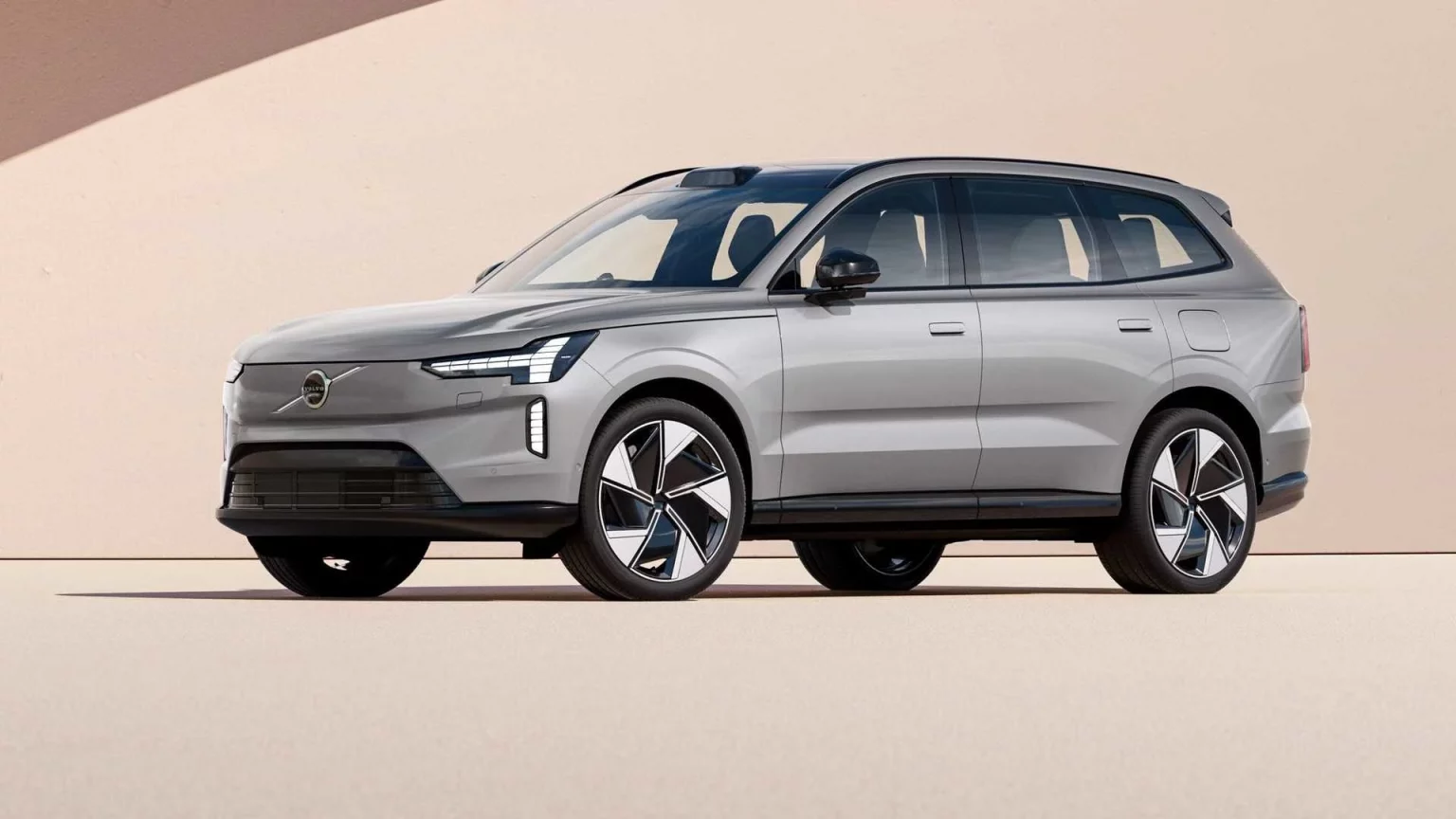 Volvo-EX90 electric vehicle
